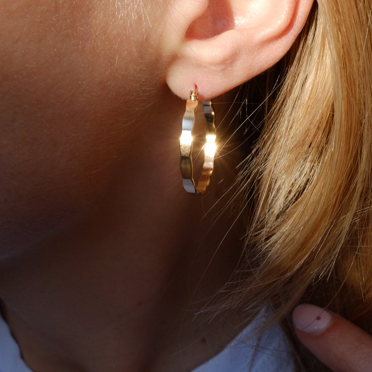 Nina hoops