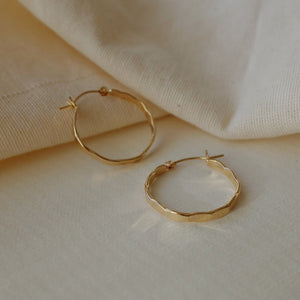 Nina hoops